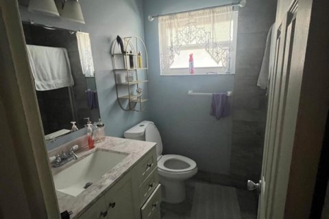 House in North Lauderdale, Florida 4 bedrooms, 200.58 sq.m. № 2175590 - photo 15