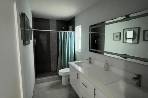 House in North Lauderdale, Florida 4 bedrooms, 200.58 sq.m. № 2175590 - photo 12