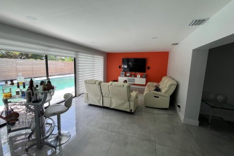 House in North Lauderdale, Florida 4 bedrooms, 200.58 sq.m. № 2175590 - photo 3