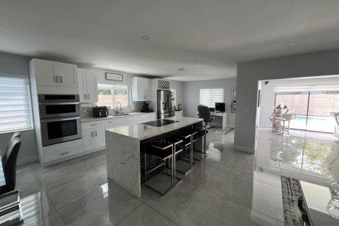 House in North Lauderdale, Florida 4 bedrooms, 200.58 sq.m. № 2175590