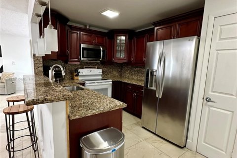 Villa ou maison à vendre à Miami, Floride: 3 chambres, 161.28 m2 № 1840819 - photo 25