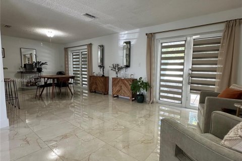Villa ou maison à vendre à Miami, Floride: 3 chambres, 161.28 m2 № 1840819 - photo 11
