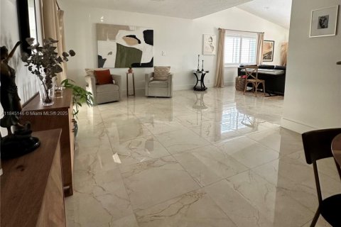 Villa ou maison à vendre à Miami, Floride: 3 chambres, 161.28 m2 № 1840819 - photo 9
