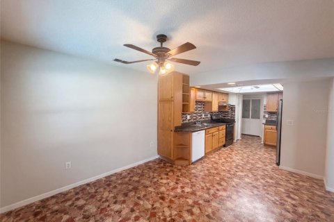 House in Spring Hill, Florida 3 bedrooms, 156.26 sq.m. № 2361079 - photo 5