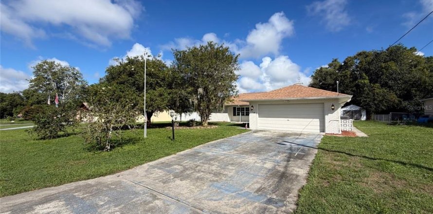 House in Spring Hill, Florida 3 bedrooms, 156.26 sq.m. № 2361079
