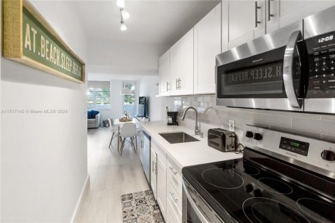 Condominio en alquiler en Miami Beach, Florida, 49.24 m2 № 2059881 - foto 9