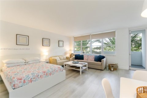 Estudio en el Condominio en Miami Beach, Florida  № 2059881