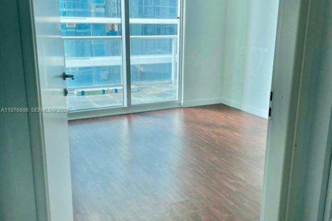 Снять в аренду кондоминиум в Майами, Флорида 2 спальни, 94.2м2, № 2040548 - фото 19