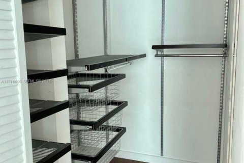 Снять в аренду кондоминиум в Майами, Флорида 2 спальни, 94.2м2, № 2040548 - фото 13