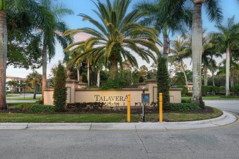 Casa en alquiler en Lake Worth, Florida, 5 dormitorios, 437.11 m2 № 1050221 - foto 1