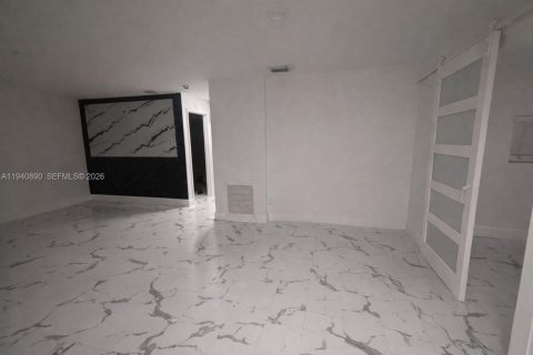 House in Florida City, Florida 3 bedrooms, 119.1 sq.m. № 1998042 - photo 3