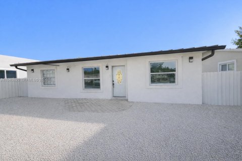 House in Florida City, Florida 3 bedrooms, 119.1 sq.m. № 1998042