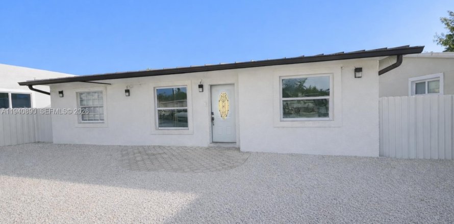 House in Florida City, Florida 3 bedrooms, 119.1 sq.m. № 1998042