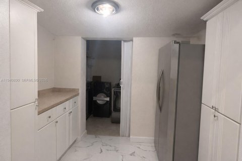 House in Florida City, Florida 3 bedrooms, 119.1 sq.m. № 1998042 - photo 6