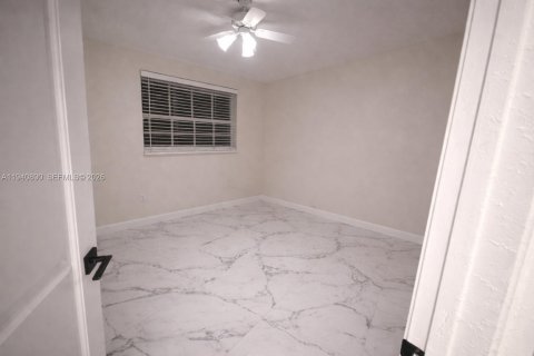House in Florida City, Florida 3 bedrooms, 119.1 sq.m. № 1998042 - photo 4