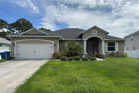 House in Palm Bay, Florida 4 bedrooms, 197.79 sq.m. № 1901030 - photo 2
