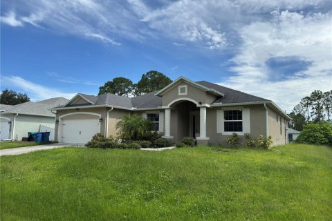House in Palm Bay, Florida 4 bedrooms, 197.79 sq.m. № 1901030 - photo 1
