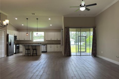 House in Palm Bay, Florida 4 bedrooms, 197.79 sq.m. № 1901030 - photo 12