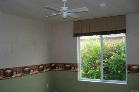 Villa ou maison à vendre à Port St. Lucie, Floride: 3 chambres, 170.66 m2 № 2413183 - photo 4