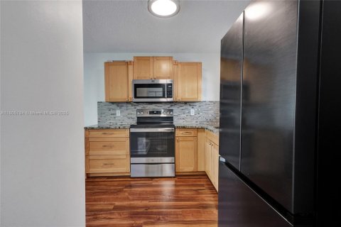 Condominio en venta en Miami, Florida, 3 dormitorios, 113.34 m2 № 1742500 - foto 18