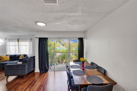 Condominio en venta en Miami, Florida, 3 dormitorios, 113.34 m2 № 1742500 - foto 4