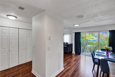 Condominio en venta en Miami, Florida, 3 dormitorios, 113.34 m2 № 1742500 - foto 12