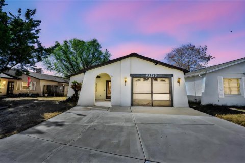 House in Hudson, Florida 2 bedrooms, 115.94 sq.m. № 2396267