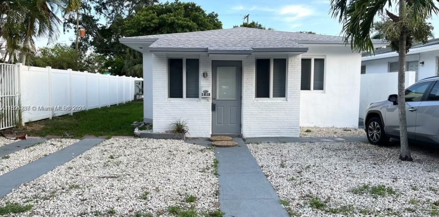 Casa en Hollywood, Florida 2 dormitorios, 93.09 m2 № 1944556