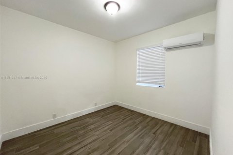 Casa en alquiler en Hollywood, Florida, 2 dormitorios, 93.09 m2 № 1944556 - foto 3