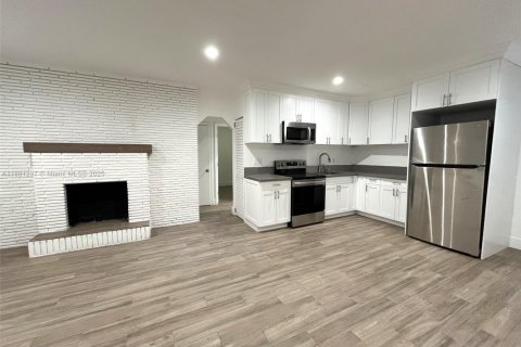 Casa en alquiler en Hollywood, Florida, 2 dormitorios, 93.09 m2 № 1944556 - foto 4