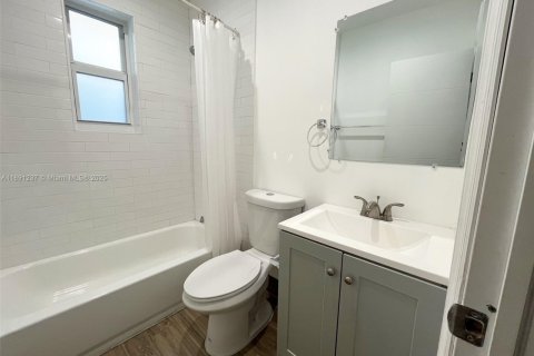 Casa en alquiler en Hollywood, Florida, 2 dormitorios, 93.09 m2 № 1944556 - foto 8