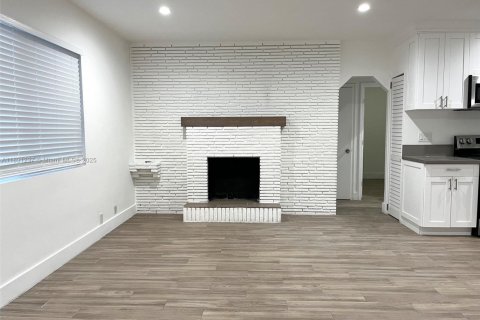 Casa en alquiler en Hollywood, Florida, 2 dormitorios, 93.09 m2 № 1944556 - foto 2