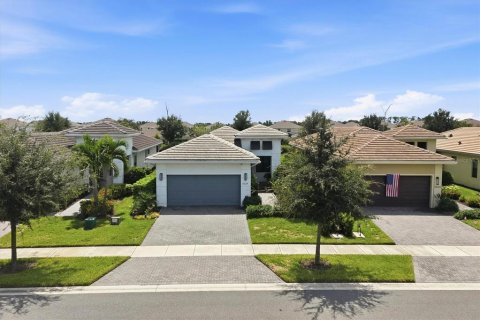 House in Bradenton, Florida 2 bedrooms, 155.24 sq.m. № 2360995