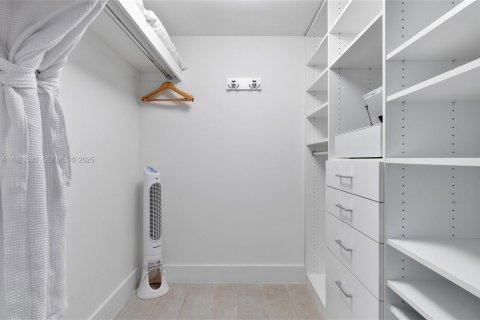 Купить кондоминиум в Майами-Бич, Флорида 3 спальни, 158.58м2, № 1986447 - фото 20