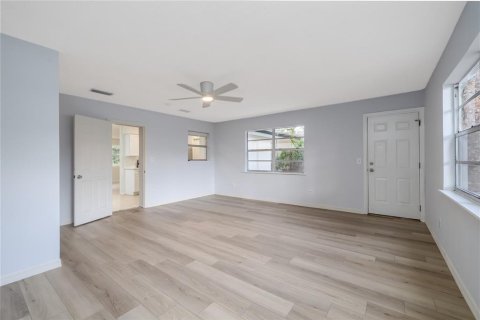 House in New Smyrna Beach, Florida 4 bedrooms, 130.71 sq.m. № 1837472 - photo 13