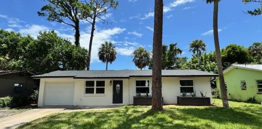 House in New Smyrna Beach, Florida 4 bedrooms, 130.71 sq.m. № 1837472