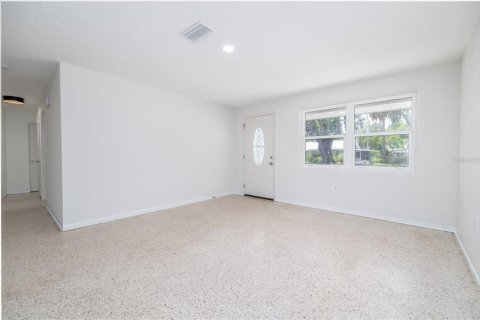 House in New Smyrna Beach, Florida 4 bedrooms, 130.71 sq.m. № 1837472 - photo 6