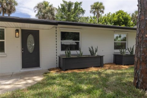 House in New Smyrna Beach, Florida 4 bedrooms, 130.71 sq.m. № 1837472 - photo 4