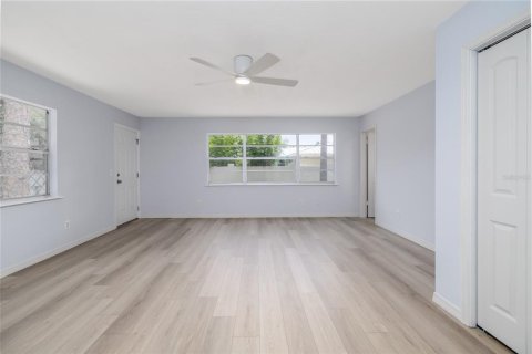 House in New Smyrna Beach, Florida 4 bedrooms, 130.71 sq.m. № 1837472 - photo 12