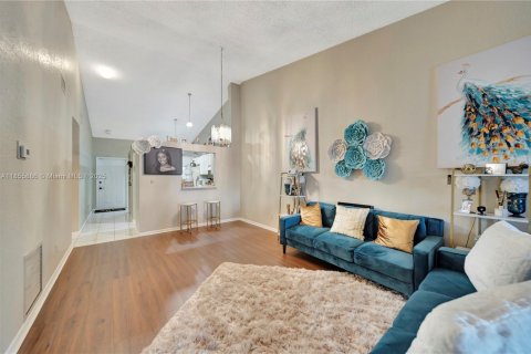 Condo in Oakland Park, Florida, 2 bedrooms  № 1880241 - photo 11
