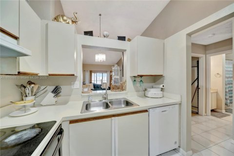 Condo in Oakland Park, Florida, 2 bedrooms  № 1880241 - photo 6