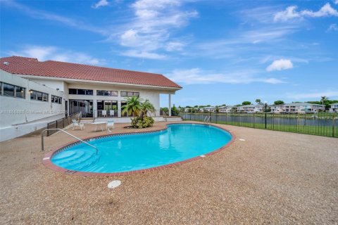 Condo in Oakland Park, Florida, 2 bedrooms  № 1880241 - photo 18