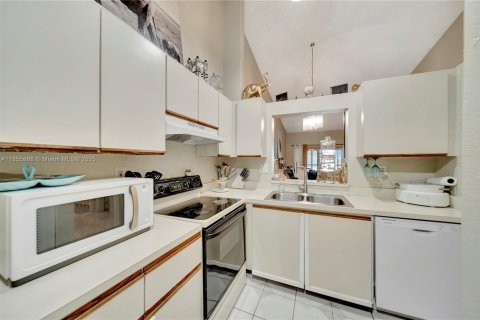 Condo in Oakland Park, Florida, 2 bedrooms  № 1880241 - photo 5