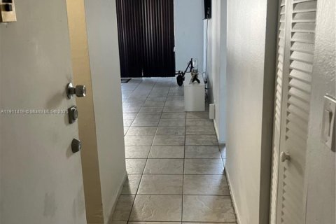 Copropriété à vendre à Hialeah, Floride: 1 chambre, 66.15 m2 № 1966790 - photo 7