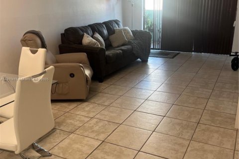Copropriété à vendre à Hialeah, Floride: 1 chambre, 66.15 m2 № 1966790 - photo 8
