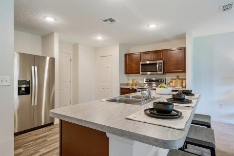 House in Palm Bay, Florida 4 bedrooms, 167.78 sq.m. № 1902848 - photo 5