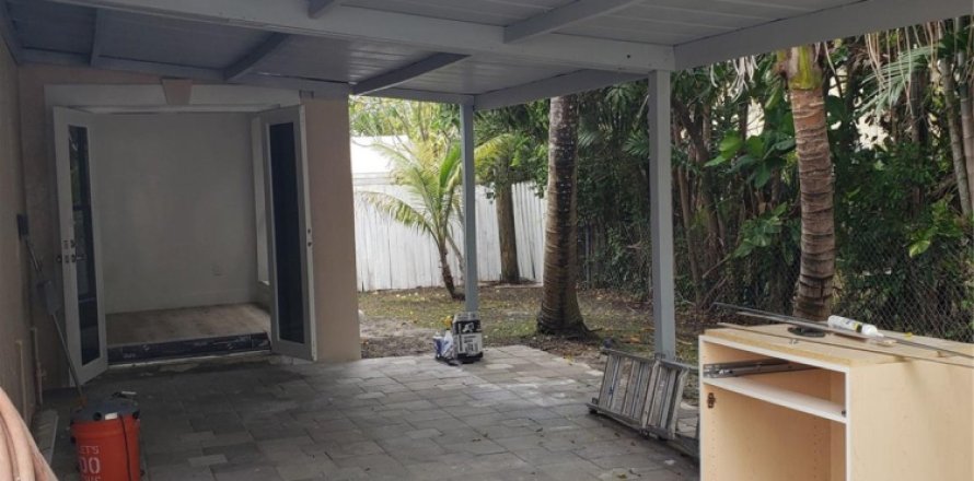 House in Miramar, Florida 3 bedrooms, 114.46 sq.m. № 1152231