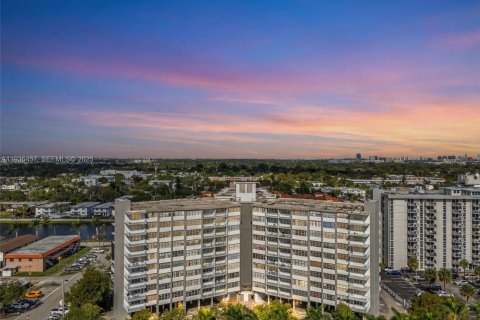 Condominio en venta en North Miami Beach, Florida, 2 dormitorios, 103.31 m2 № 2088449 - foto 25