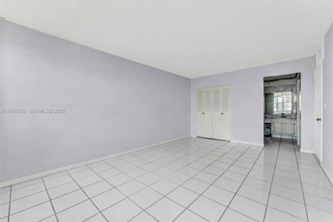 Condominio en venta en North Miami Beach, Florida, 2 dormitorios, 103.31 m2 № 2088449 - foto 12