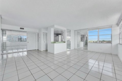 Condominio en venta en North Miami Beach, Florida, 2 dormitorios, 103.31 m2 № 2088449 - foto 17